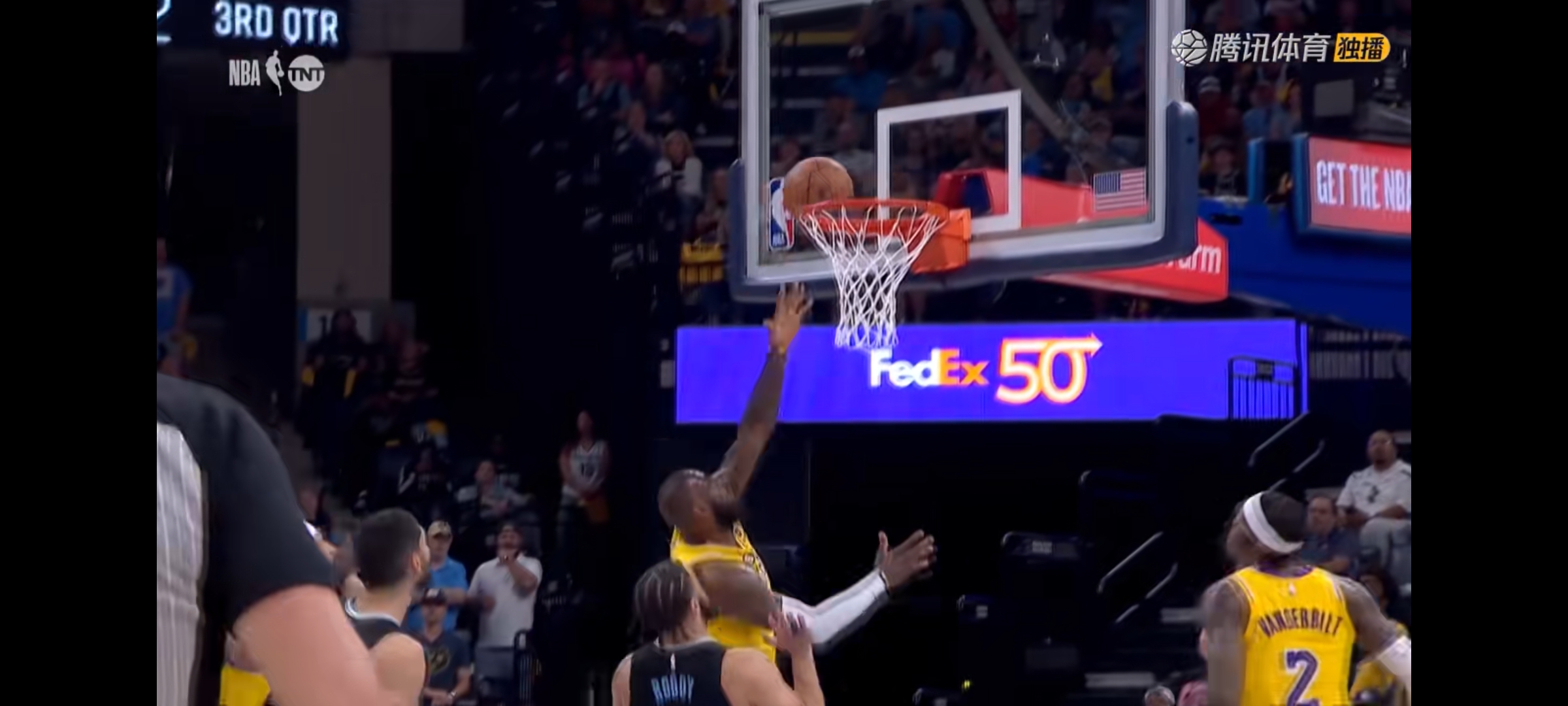 湖人碾压上海队，莫兰特点燃赛场的简单介绍