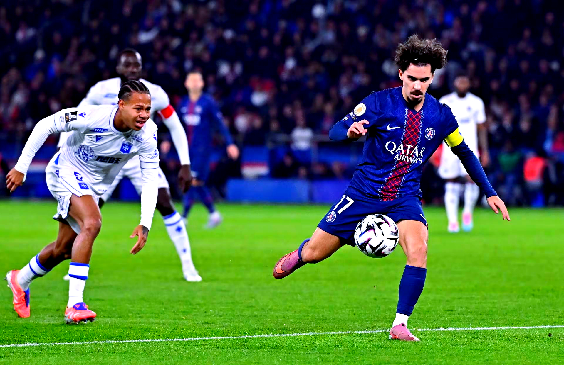 巴黎圣日耳曼击败里尔，继续领跑积分榜的简单介绍