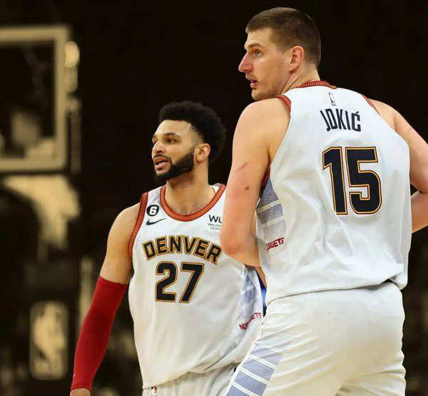 包含湖人核心因伤缺席，球队惨遭掘金逆转的词条