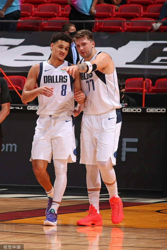 包含瓦朗蒂球员表现出众，带领球队击败对手的词条