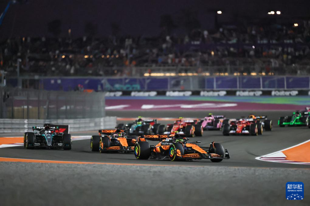 包含迈凯伦碾压雷诺车队，拉塞尔带队取胜的词条