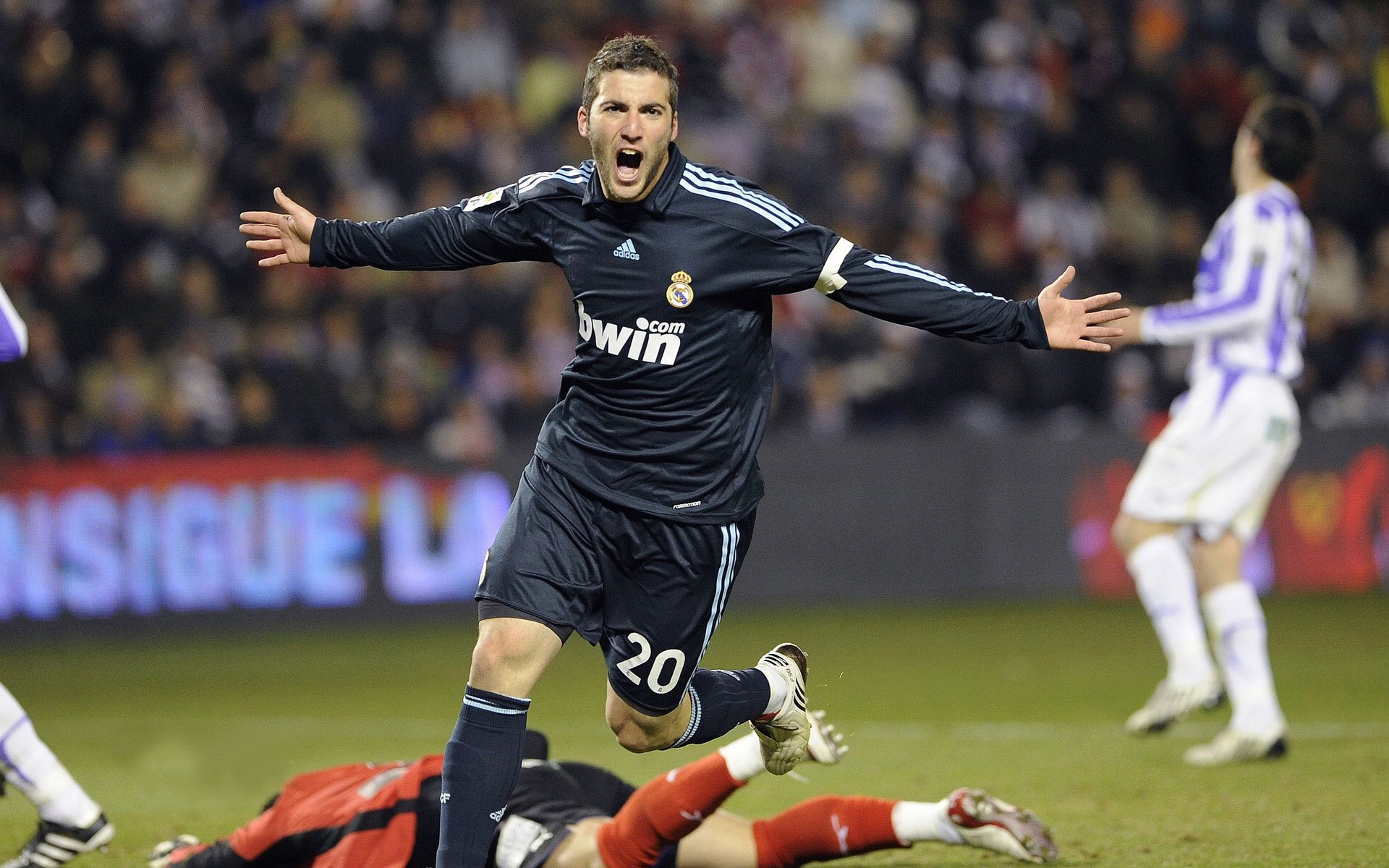 欧冠决赛之夜，范弗利特如何用防守艺术锁死对手